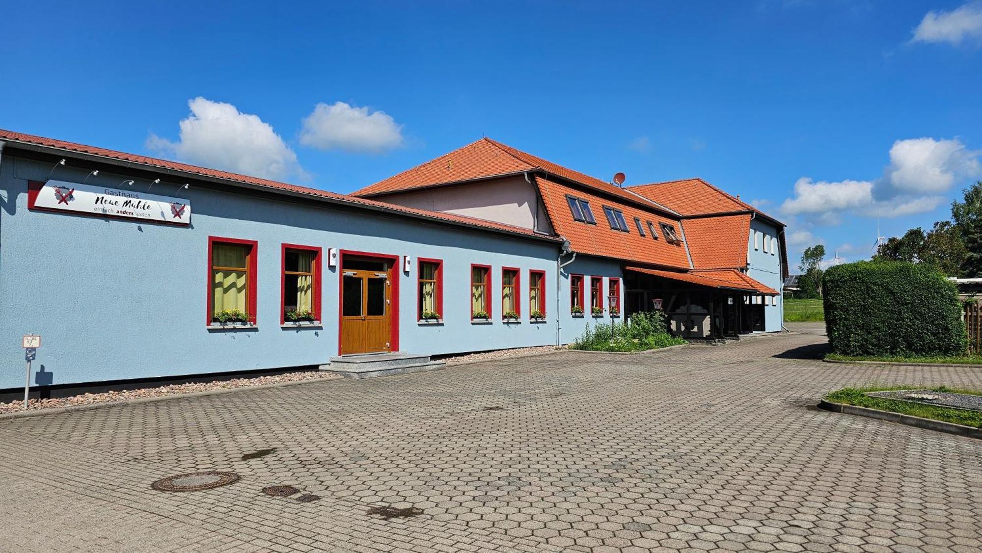 Neue Muehle Hotel *